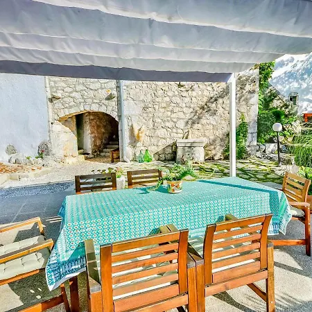 Sleeps 8 With Pool Air Con And Wifi Vila *