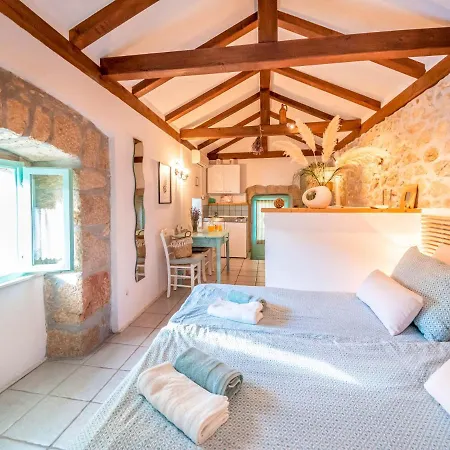 Sleeps 8 With Pool Air Con And Wifi *