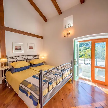 Sleeps 8 With Pool Air Con And Wifi Zagorje