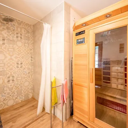 Sleeps 8 With Pool Air Con And Wifi Vila