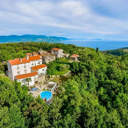 Sleeps 8 With Pool Air Con And Wifi * Zagorje