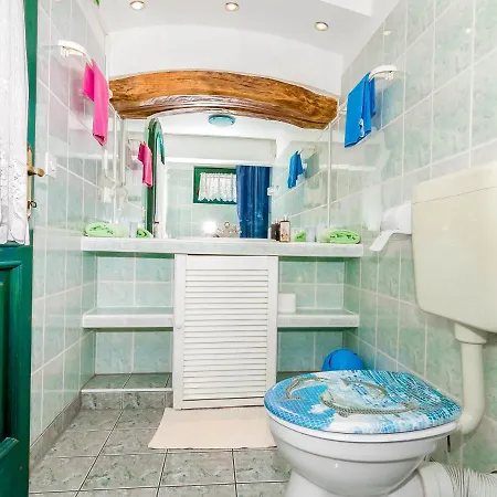 Sleeps 8 With Pool Air Con And Wifi Vila *