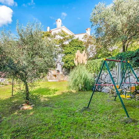 Sleeps 8 With Pool Air Con And Wifi