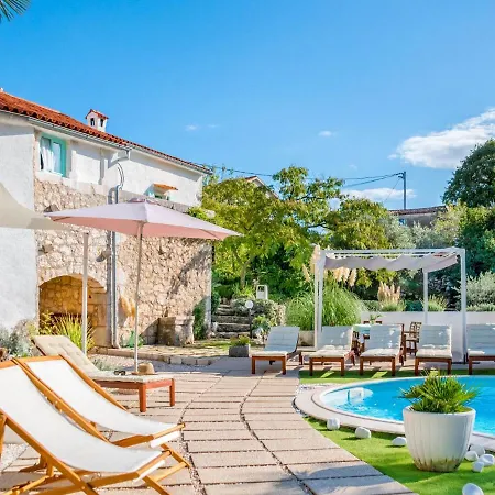 Vila Sleeps 8 With Pool Air Con And Wifi Zagorje